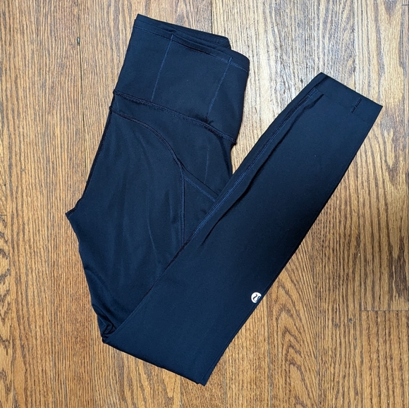 Lululemon Fast and Free high rise 25” legging Size 4, True Navy. *LIKE NEW* - Picture 2 of 6